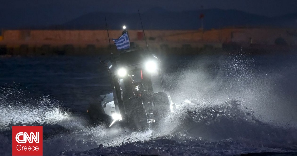 Λιμενικό, Ακτοφυλακή και ΕΚΑΒ έστησαν «γέφυρα ζωής» για 35χρονη από την Κέρκυρα στα Ιωάννινα image