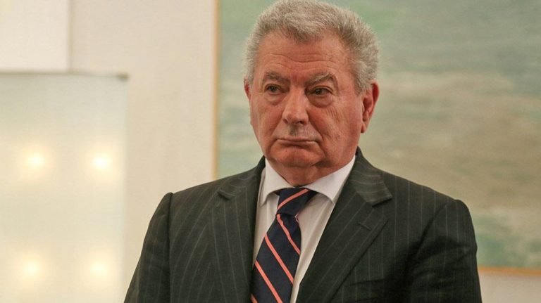 Δίκη Σήφη Βαλυράκη: Μάρτυρας άλλαξε την κατάθεσή του και υποστήριξε πως είδε ταχύπλοο δίπλα στο φουσκωτό του ιστορικού στελέχους του ΠΑΣΟΚ - Εικόνα άρθρου